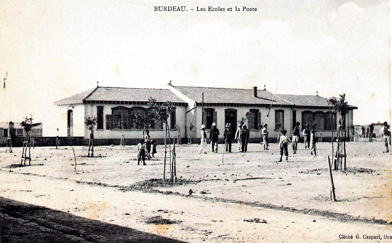 2688- Burdeau - Ecoles et Poste.jpg
